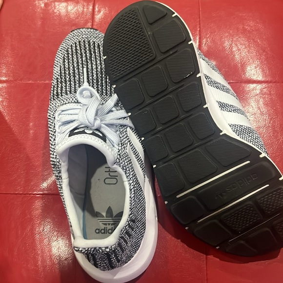 Women’s, Adidas, Swift Run, size 7.  Like Brand New! Worn once! - Picture 2 of 3